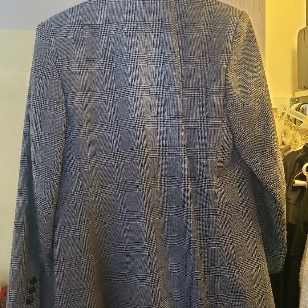 Men's Suit - Picture 7 of 8